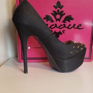 Black spiked pumps